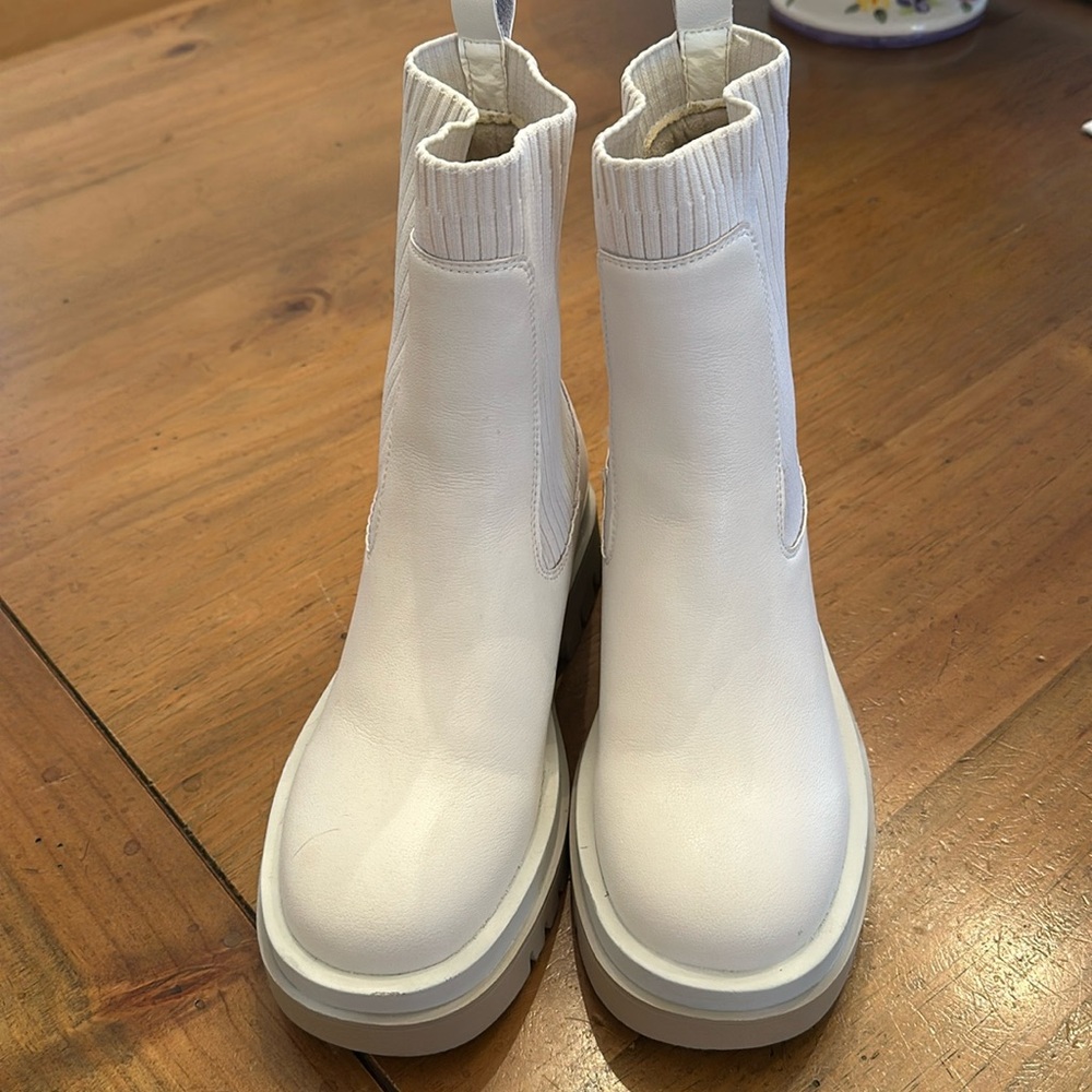 VINTAGE HAVANA ARCTIC OFF WHITE BOOT SIZE 9